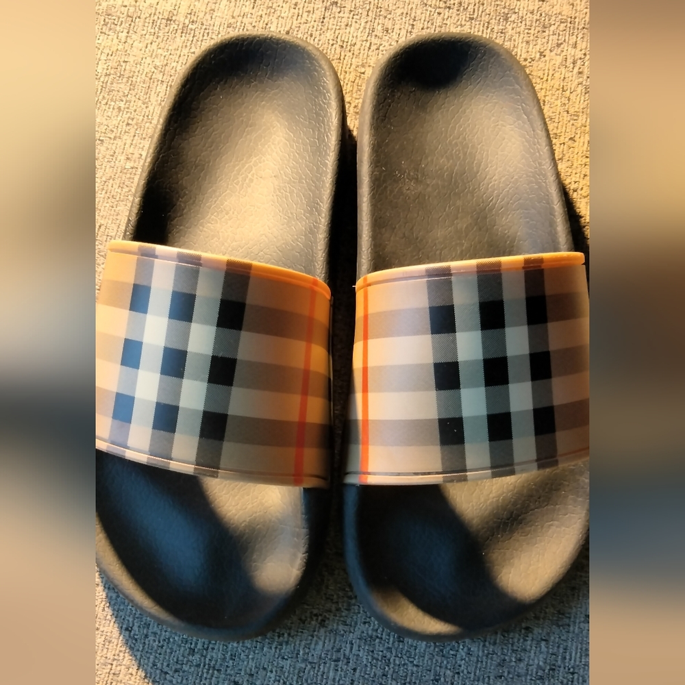 Burberry shoes kids size 33